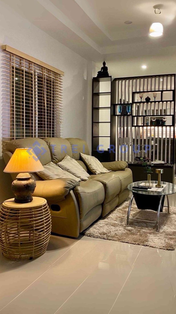 Newly Renovated Family Home In A Peaceful Neighburhood photo