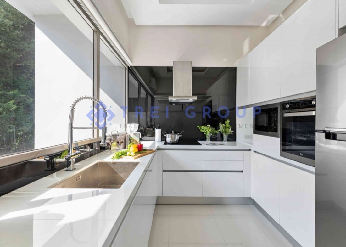 Lucrative Sea View Villa For Sale photo