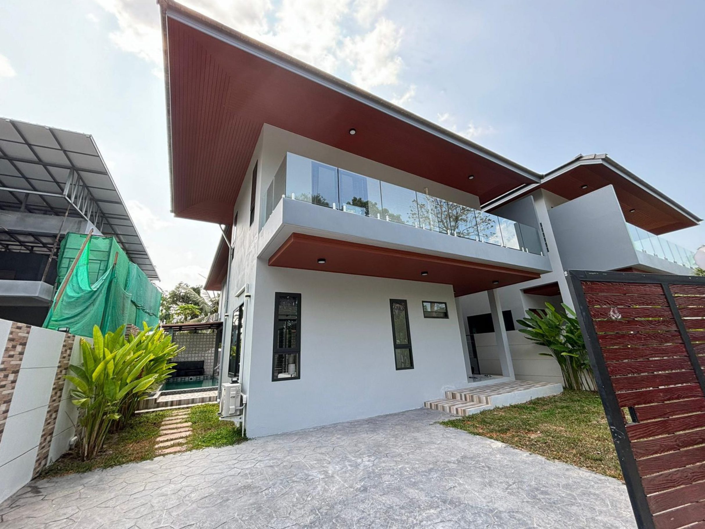Brand New Villas Walk To The Beach